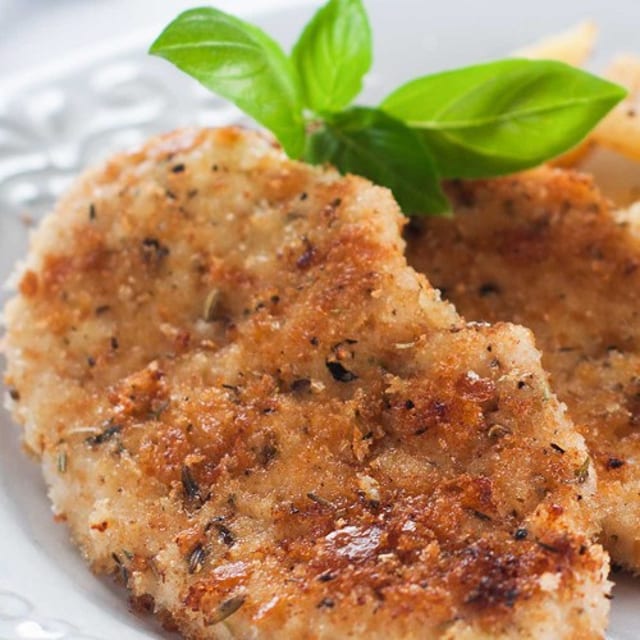 Chicken Pane Plate & 2 Sides.